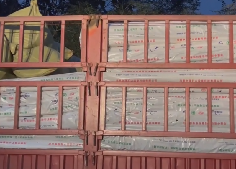 2022-11-29滿滿一車礦用封孔器、瓦斯抽放軟管發(fā)往山西